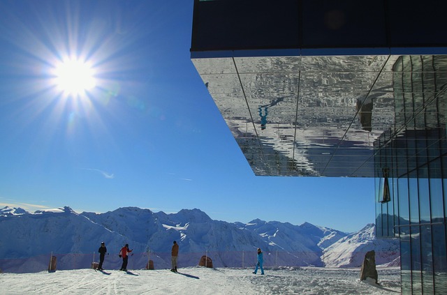 Praktiske erfaringer med skiferie i Schweiz fra transport til liftkort