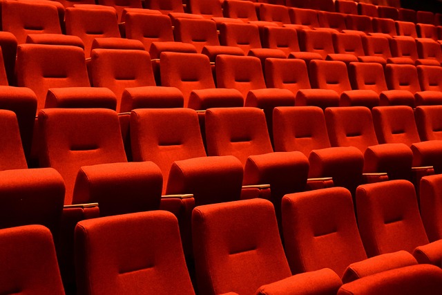 At stå på scenen begynder længe før tæppet går op